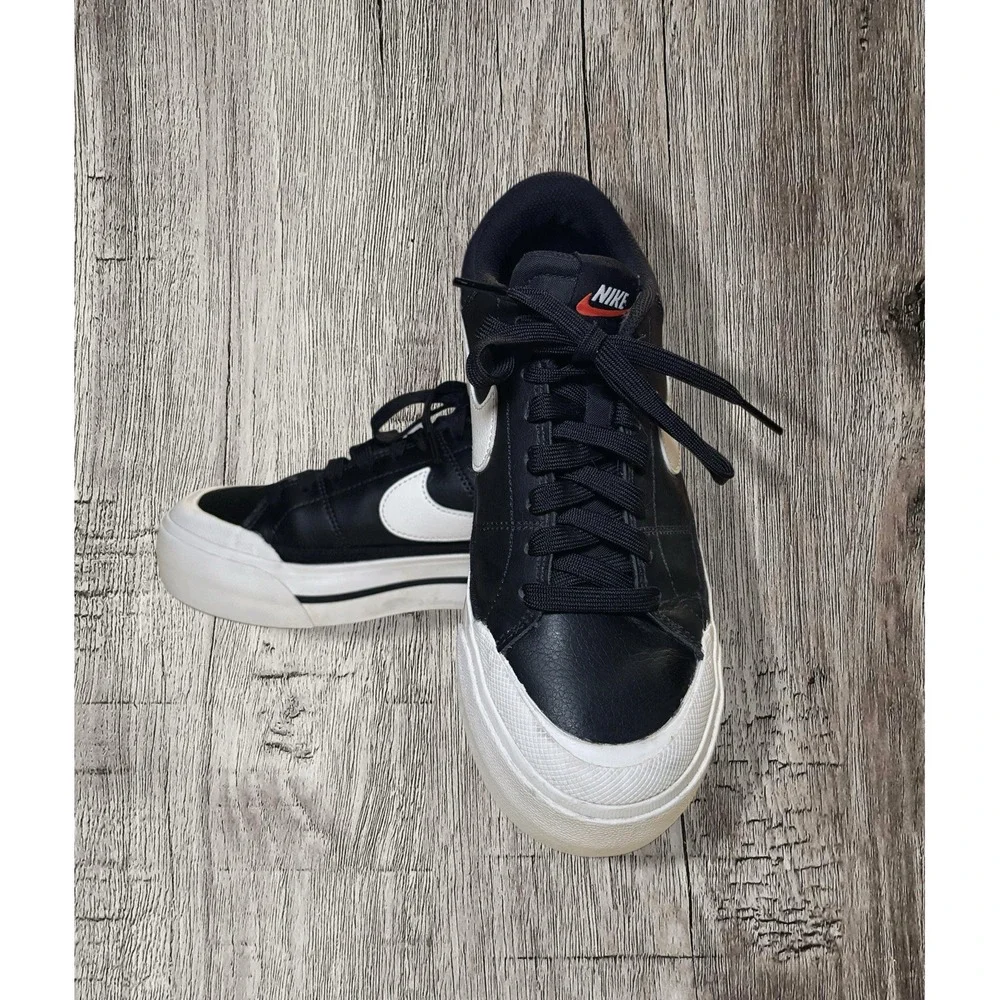 Nike Black and White Athletic Shoes - Picture 2 of 5